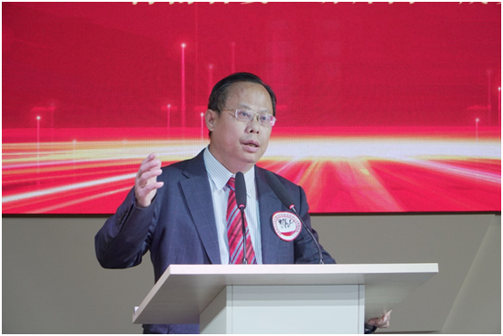 海南政法職業(yè)學(xué)院副院長(zhǎng)、海南省委“講師團(tuán)”成員、教授、博士生導(dǎo)師朱錦茂。符敦孝攝