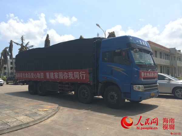 春光食品訂購(gòu)的救災(zāi)物資運(yùn)抵翁田中學(xué)